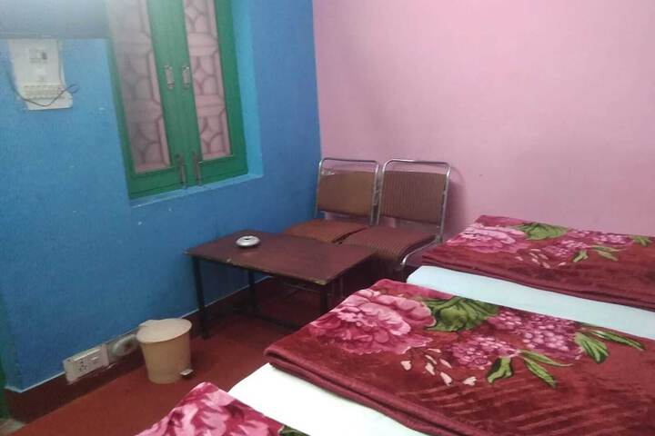Room 8 of 28