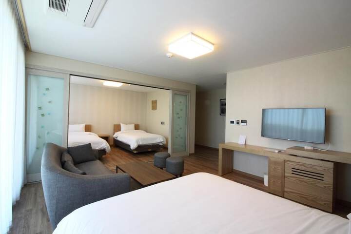 Room 26 of 46