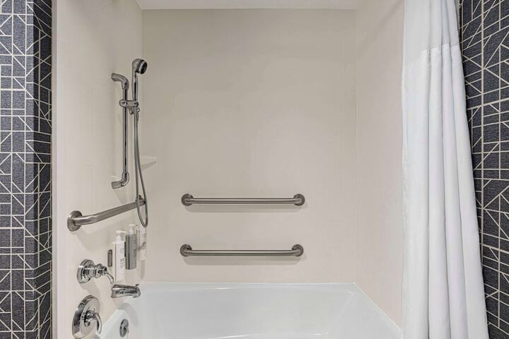 1 King Accessible Tub Studio Suite (9 of 25)