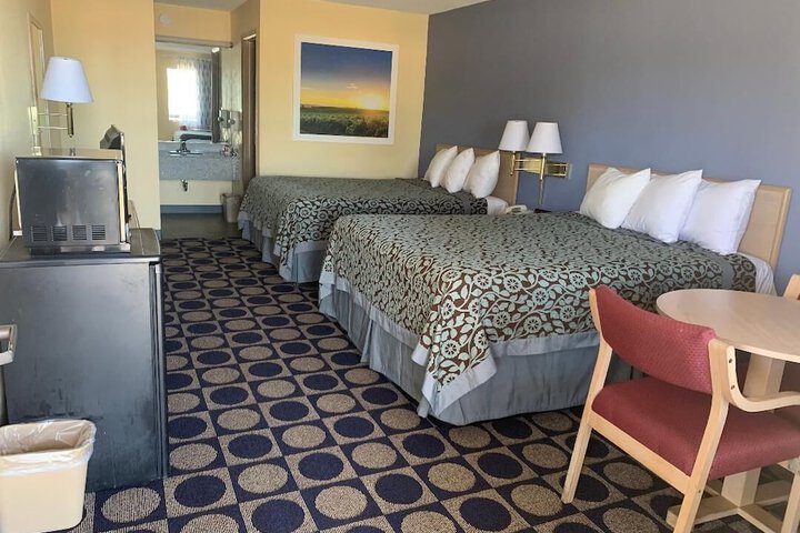 2 Queen Beds (6 of 11)