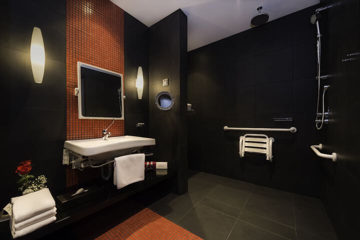 Room 42 of 149