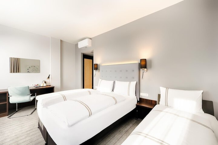 Room 33 of 59