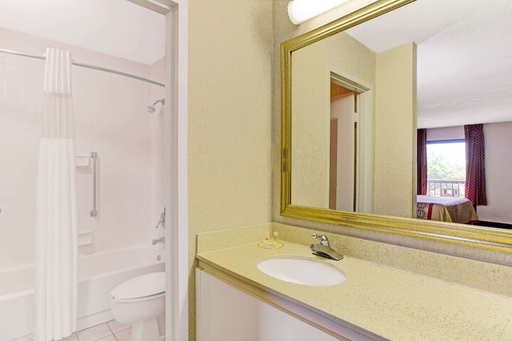 1 Queen Bed Mobility Accessible (2 of 5)