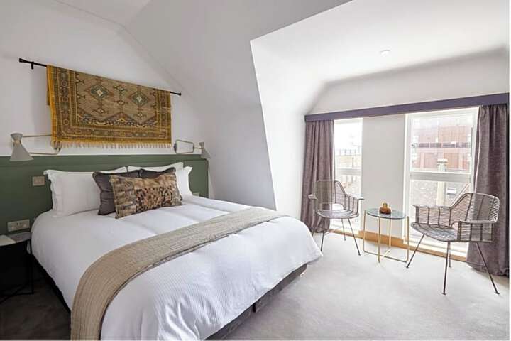 Room 21 of 43