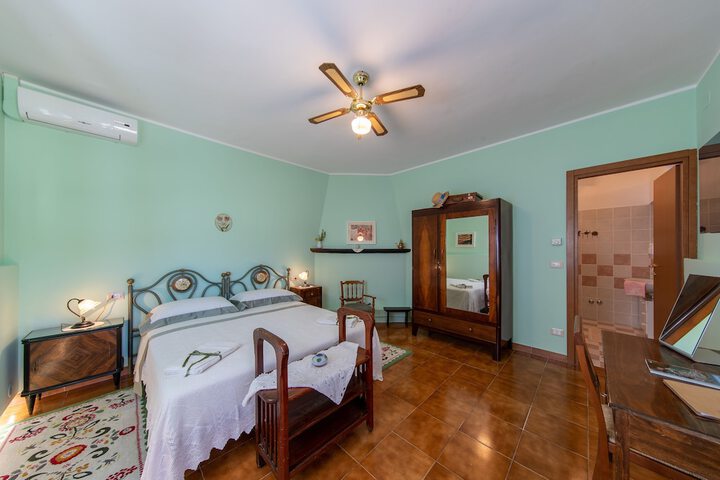 Room 53 of 127