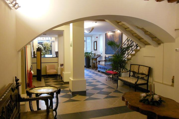 Guest Lobby