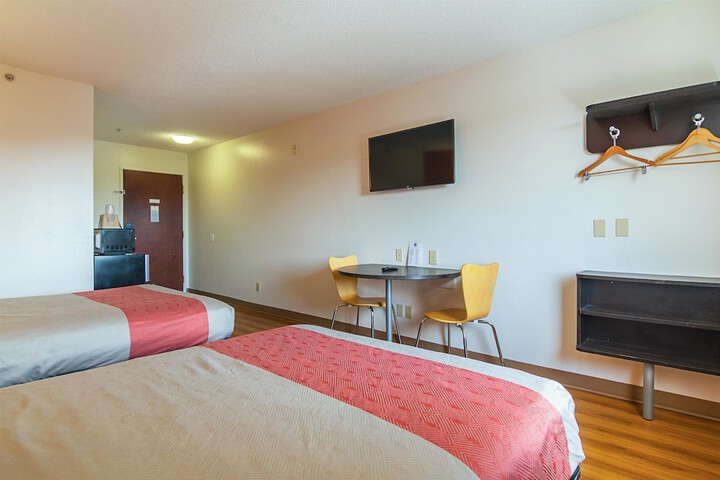1 Queen Bed Kitchen (2 of 11)
