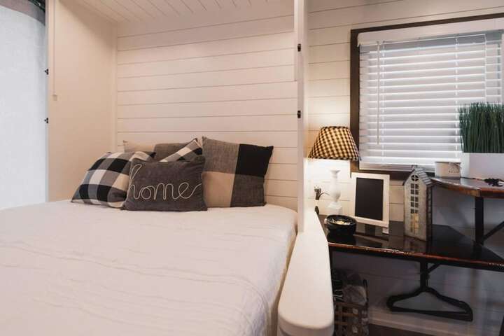Room 11 of 20
