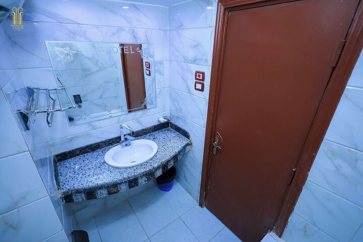 Room 4 of 48