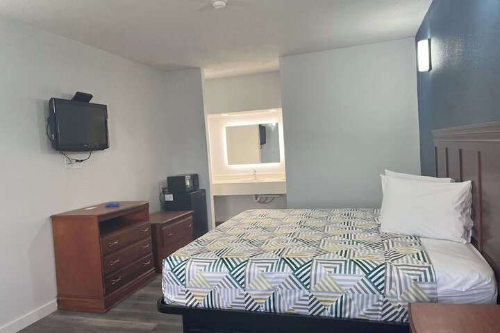 Room 7 of 26