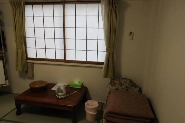 Room 11 of 23