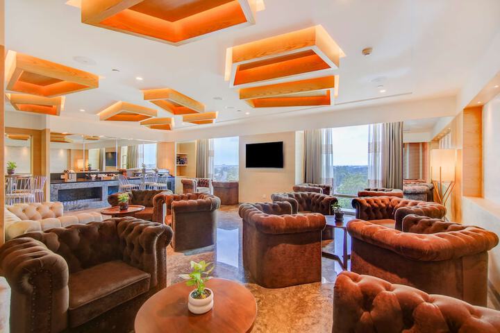 Lounge 133 of 140