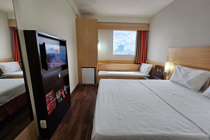 Room 6 of 62