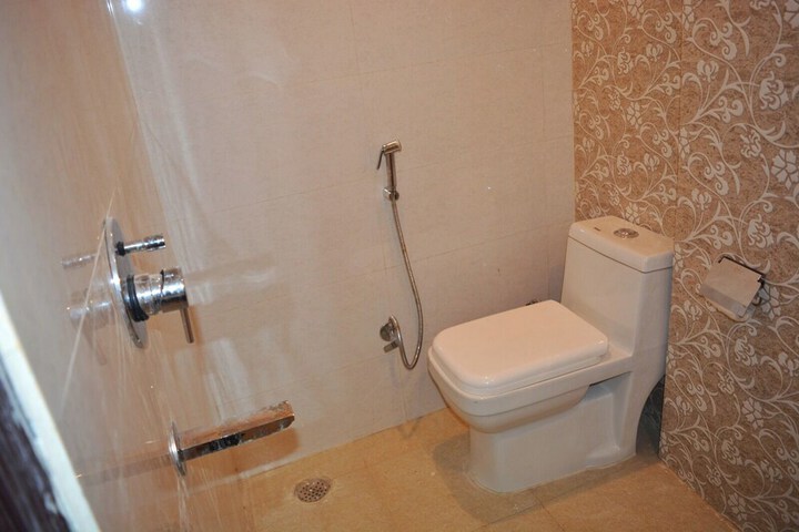 Room 15 of 17