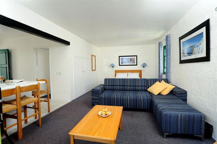 Room 17 of 37