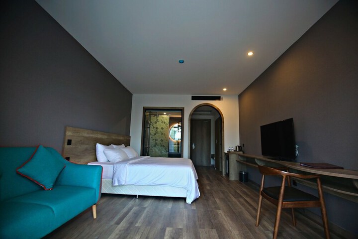 Room 5 of 38