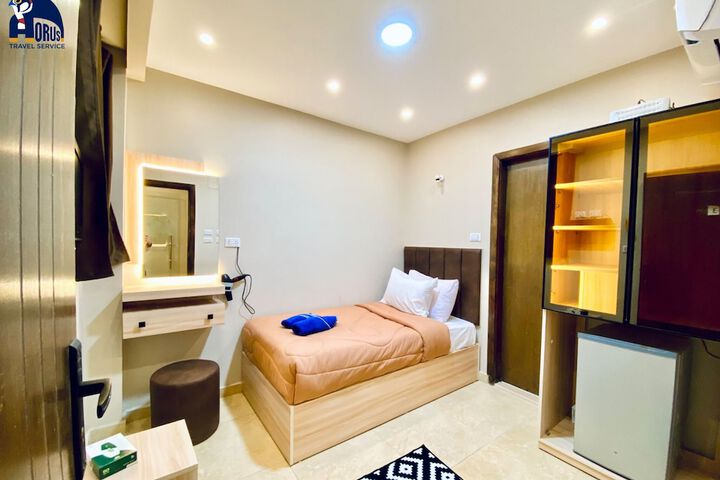 Room 3 of 32