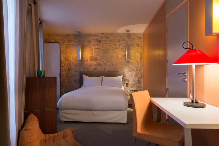 Room 6 of 37