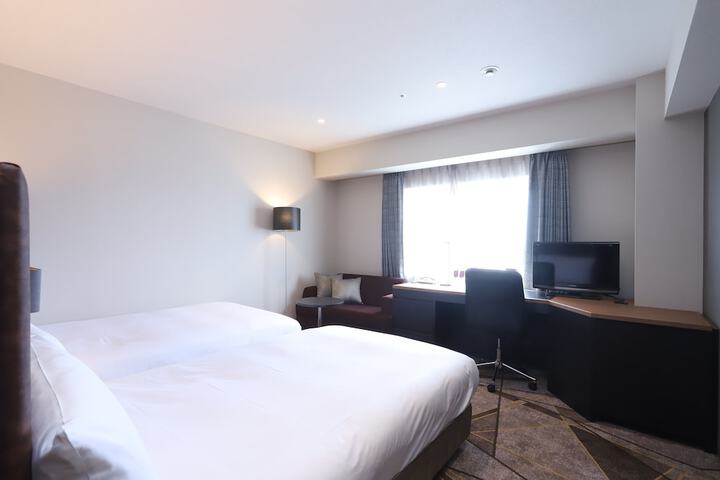 Room 6 of 92