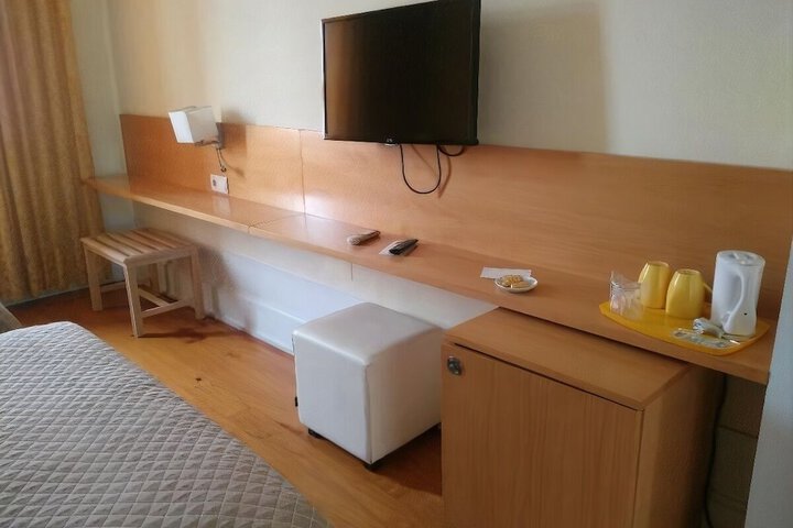 Room 14 of 37