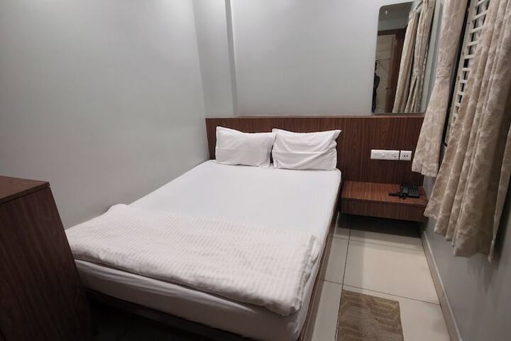 Room 27 of 59