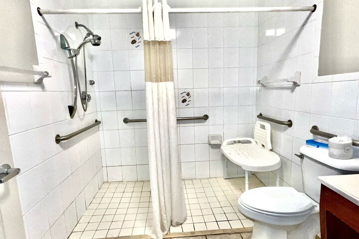 1 Queen Bed Efficiency (1 of 18)
