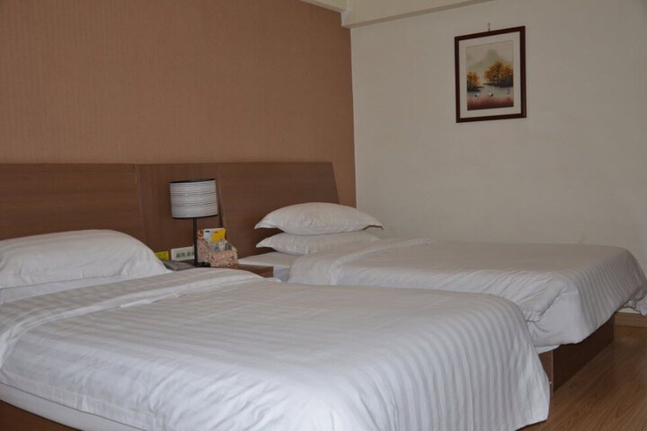 Room 6 of 10