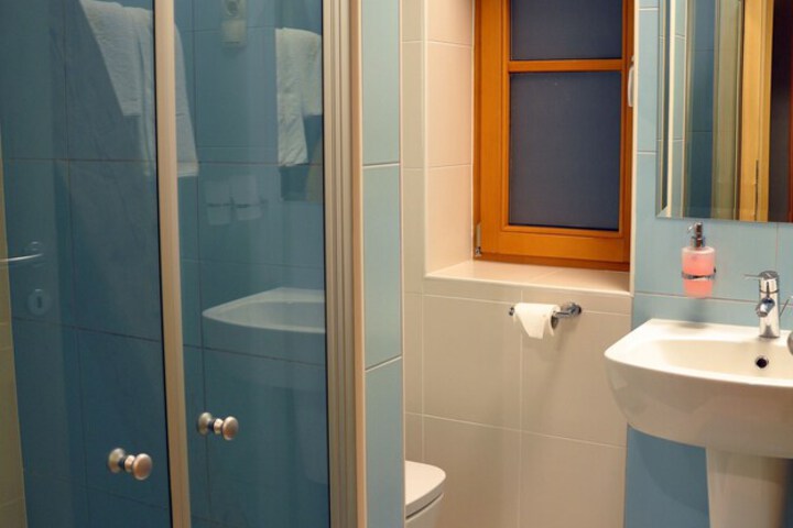 Room 10 of 27