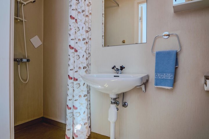 Room 53 of 148