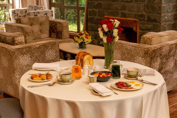 Dining 4 of 70