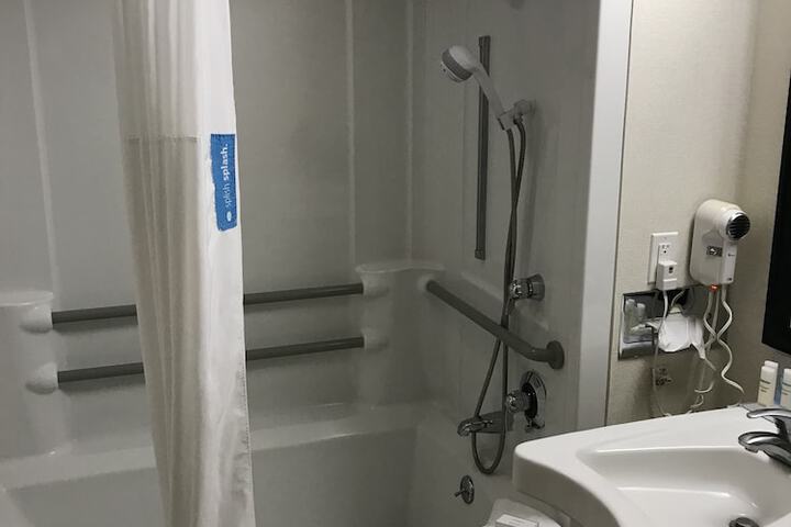 Queen Bed Accessible (12 of 20)