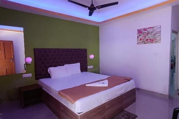 Room 26 of 33