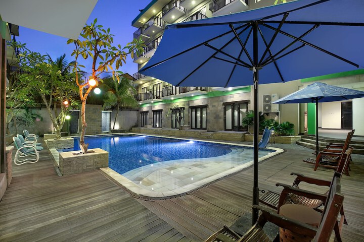 Hotel with Pool