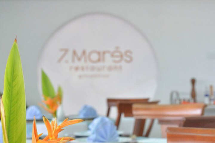 Dining 38 of 77