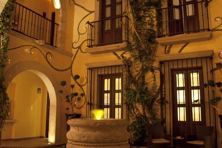 Hotel Exterior 144 of 166