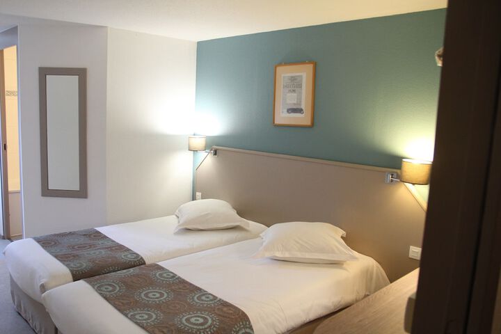 Room 4 of 11