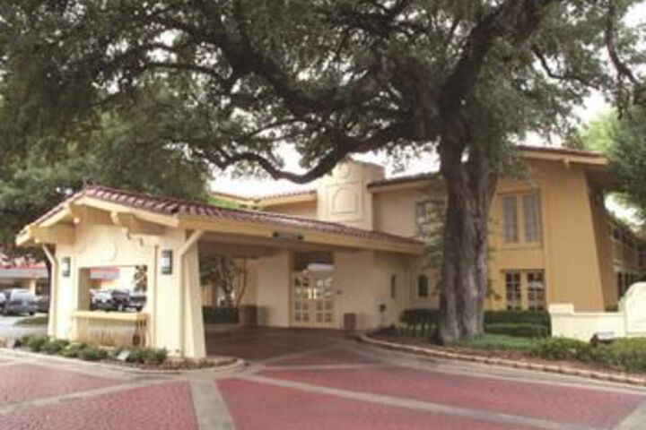 Exterior of LA QUINTA INN UNIVERSITY