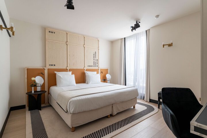 Room 47 of 133