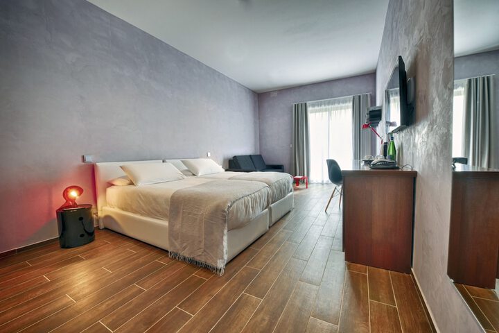Room 8 of 38
