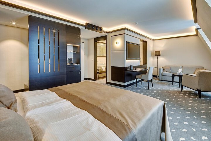 Room 72 of 146