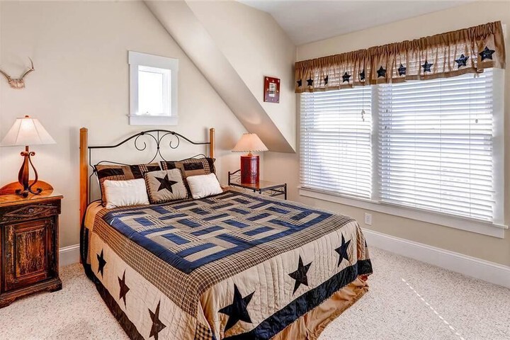 Room 5 of 11