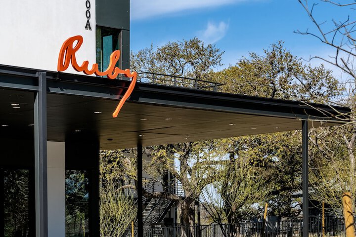 The Ruby Hotel Round Rock Tx 400 Fannin 78864