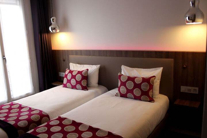 Room 13 of 42