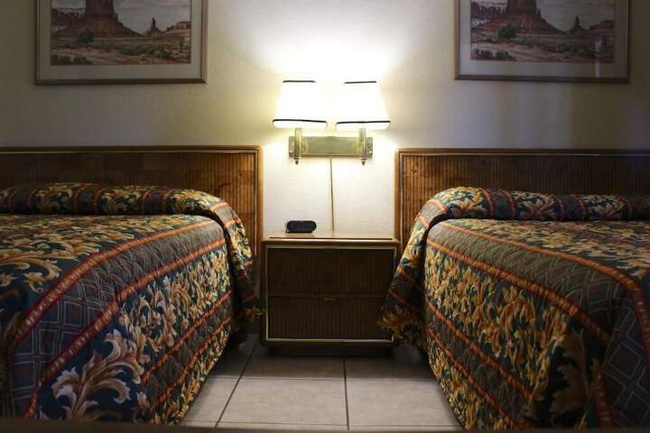 Room 6 of 33