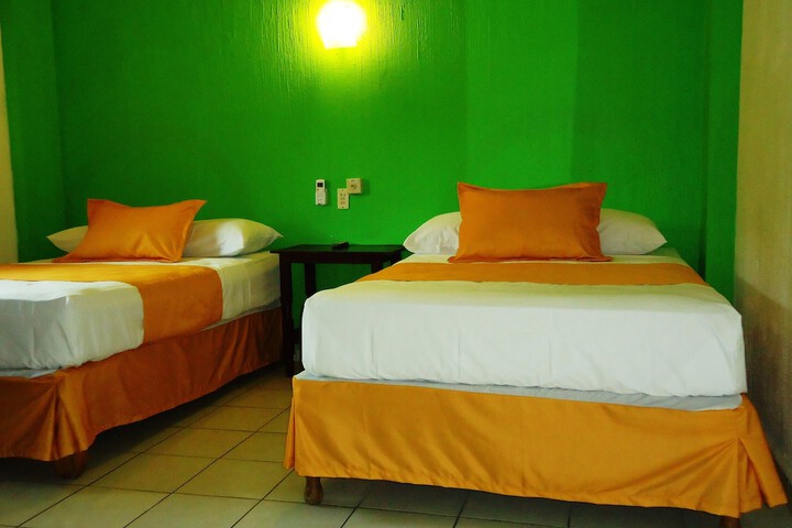 Room 6 of 28