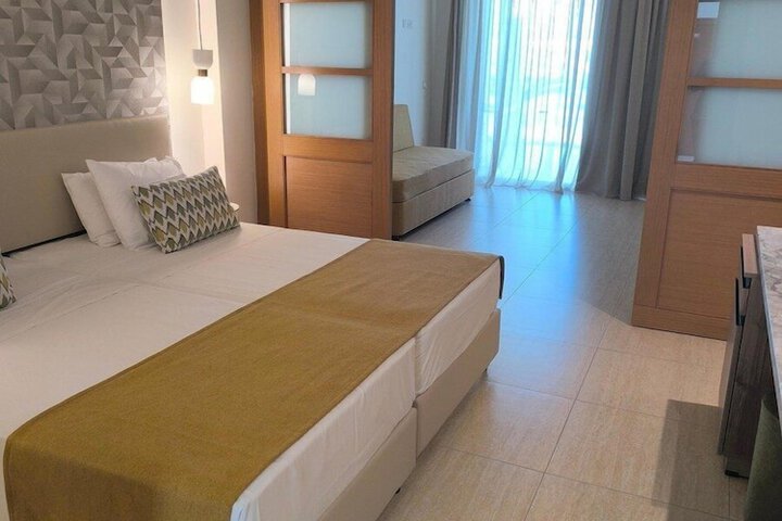 Room 28 of 89