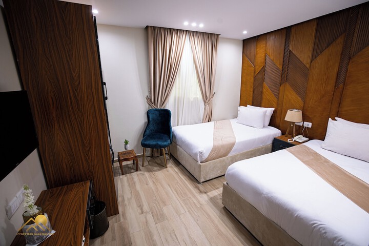 Room 9 of 183