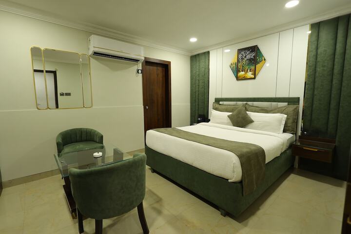 Room 4 of 27