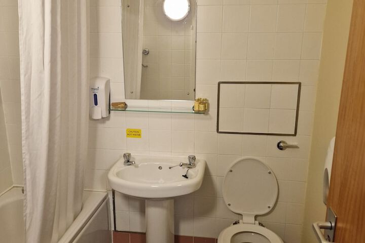 Room 40 of 83