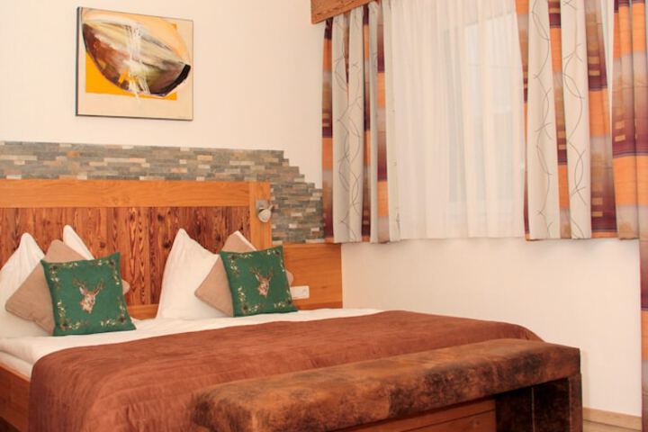 Room 10 of 96